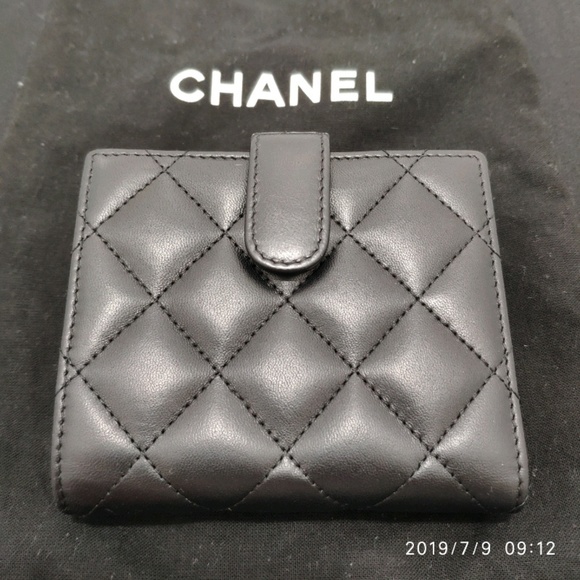 Chanel Classic Flap Quilted Wallet - Picture 2 of 8